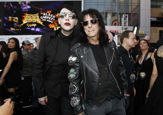 „Reuters“/„Scanpix“ nuotr./Marilyn Mansonas ir Alice Cooperis