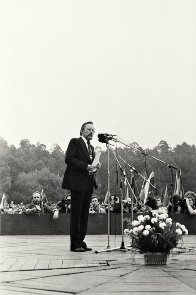 Leonardo Skirpsto nuotr./Vytautas Landsbergis 1988 m. rugpjūčio 23 dieną Vingio parke
