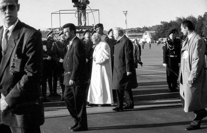 Alfredo Girdziušo nuotr./Popiežius Jonas Paulius II ir Algirdas Brazauskas