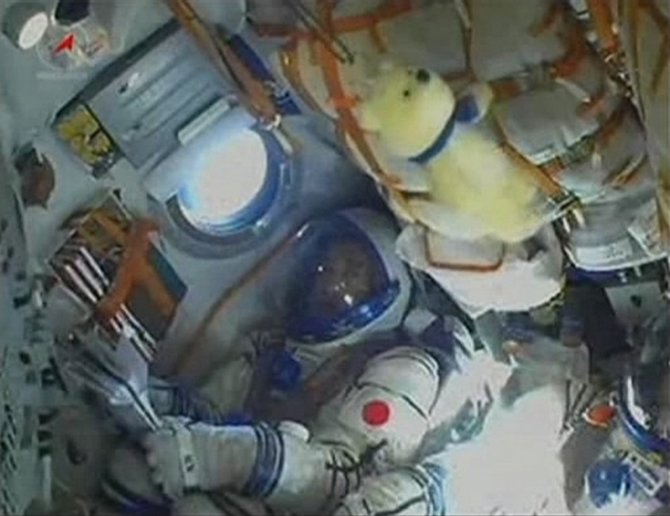 Japonijos astronautas Koichi Wakata  „Sojuz TMA“ kapsulėje