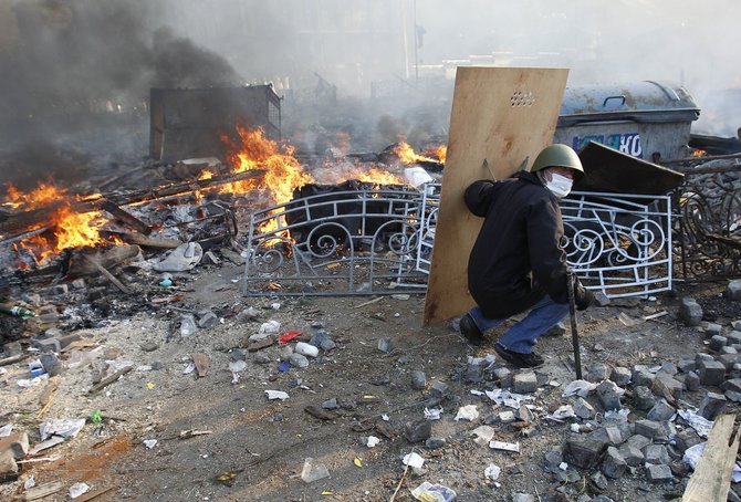 „Reuters“/„Scanpix“ nuotr./Protestuotojas Kijeve