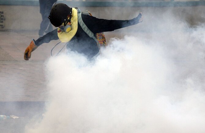 AFP/„Scanpix“ nuotr./Protestuotojas Venesueloje