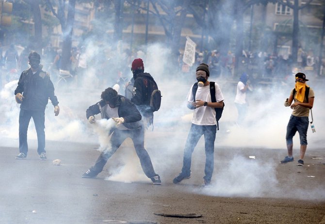 AFP/„Scanpix“ nuotr./Protestuotojai Venesueloje