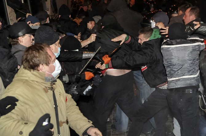 „Reuters“/„Scanpix“ nuotr./Protestuotojų susirėmimas Donecke