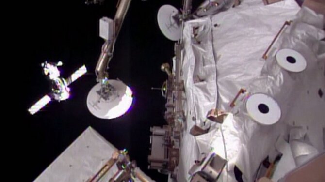 AFP/„Scanpix“ nuotr./„Soyuz TMA-12M“ kosminis laivas netoli Tarptautinės kosminės stoties