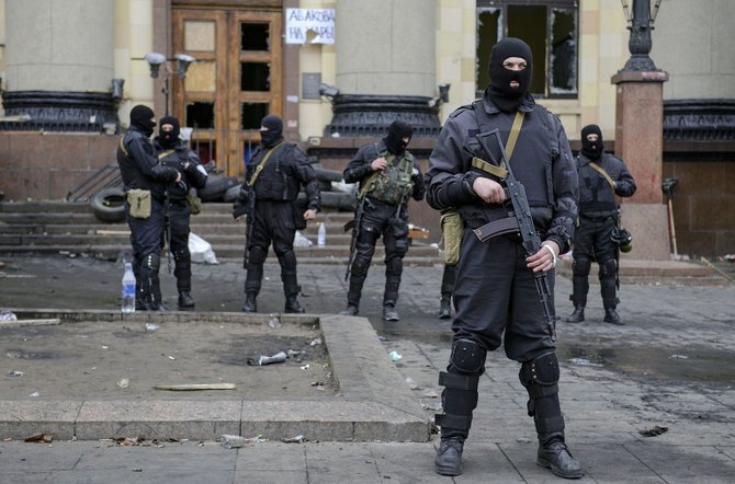 „Reuters“/„Scanpix“ nuotr./Ukrainos specialiųjų pajėgų nariai Charkove