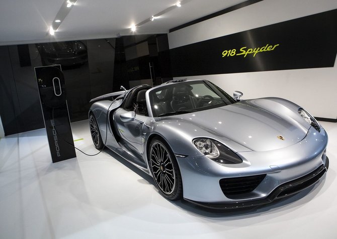 AFP/„Scanpix“ nuotr./„Porsche 918 Spyder“