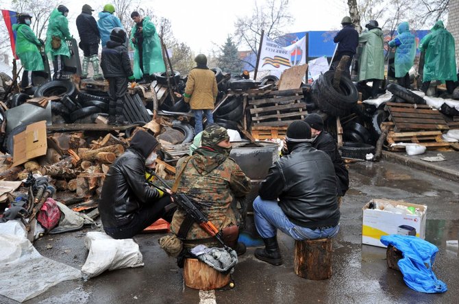 AFP/„Scanpix“ nuotr./Prorusiški separatistai Slovjansko mieste