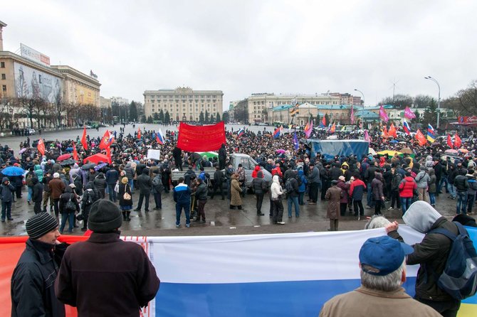 AFP/„Scanpix“ nuotr./Protestutojai Charkovo mieste