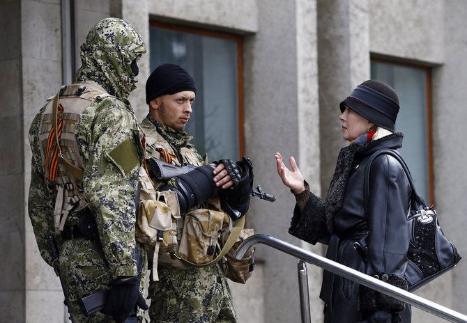 „Reuters“/„Scanpix“ nuotr./„Žalieji žmogeliukai“ Slaviansko mieste