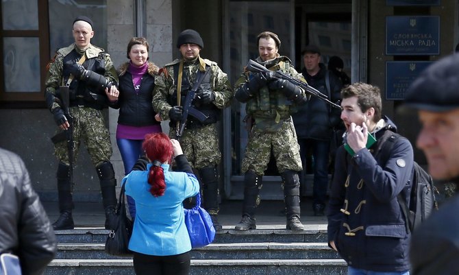 „Reuters“/„Scanpix“ nuotr./„Žalieji žmogeliukai“ Slaviansko mieste