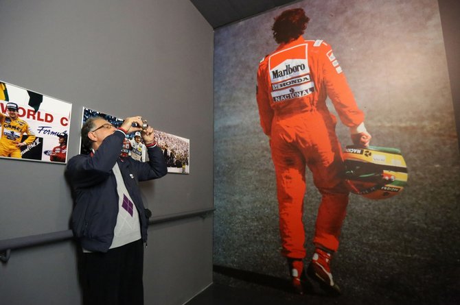 AFP/„Scanpix“ nuotr./Ayrtono Senna paroda Imolos lenktynių trasoje