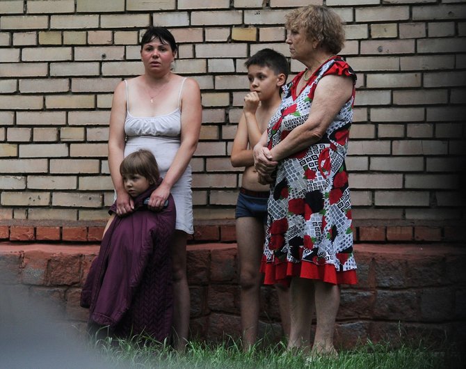 AFP/„Scanpix“ nuotr./Išsigandę gyventojai Slovjanske