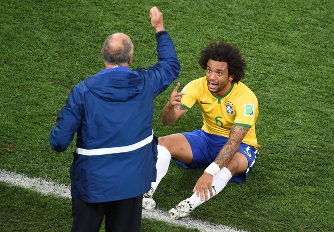 AFP/„Scanpix“ nuotr./Brazilijos futbolo rinktinės treneris Luizas Felipe Scolari ir Marcelo