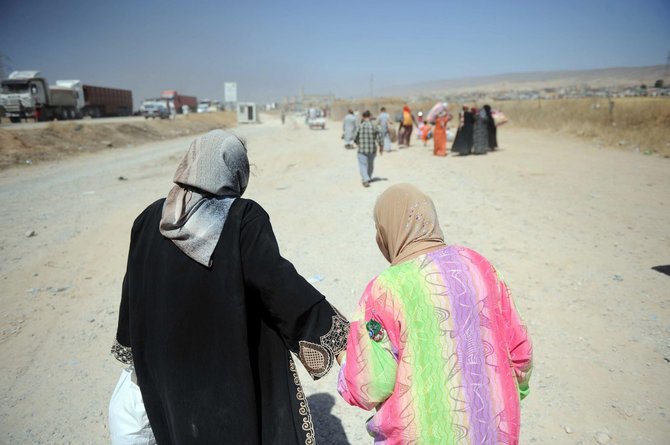 „Scanpix“/„ANADOLU AJANSI“ nuotr/Baimindamiesie sunitų islamistų Irake žmonės bėga iš savo namų
