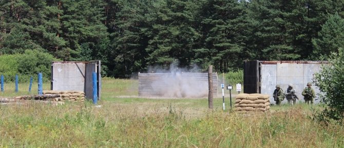 Vyr. eil. Rasos Tautavičiūtės nuotr./Karinės pratybos Kairių poligone