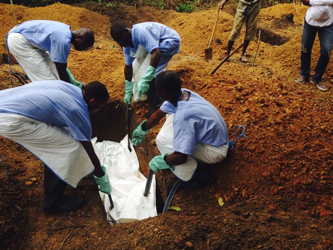 „Reuters“/„Scanpix“ nuotr./Vakarų Afrikoje siaučia Ebolos virusas