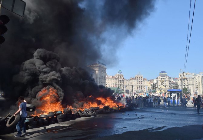AFP/„Scanpix“ nuotr./Kijeve degančios padangos