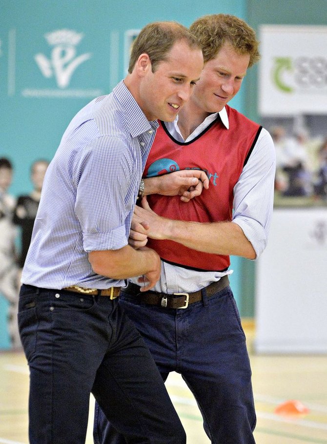AFP/„Scanpix“ nuotr./Princas Harry su broliu princu Williamu (2014 m.)