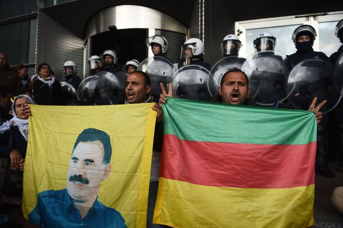 AFP/„Scanpix“ nuotr./Kurdų demonstrantai prie Europos Parlamento