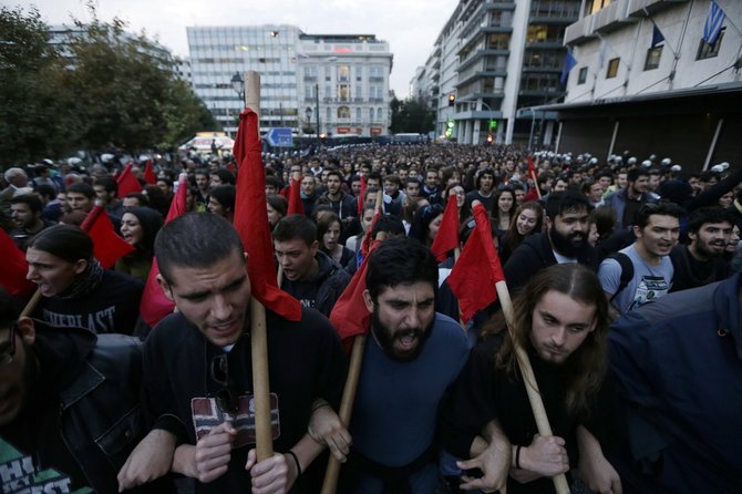 „Scanpix“/AP nuotr./Protestuotojai Atėnuose