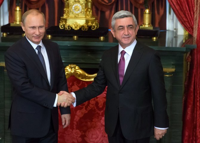 „Scanpix“/ITAR-TASS nuotr./Rusijos prezidentas Vladimiras Putinas ir Armenijos prezidentas Seržas Sargsianas