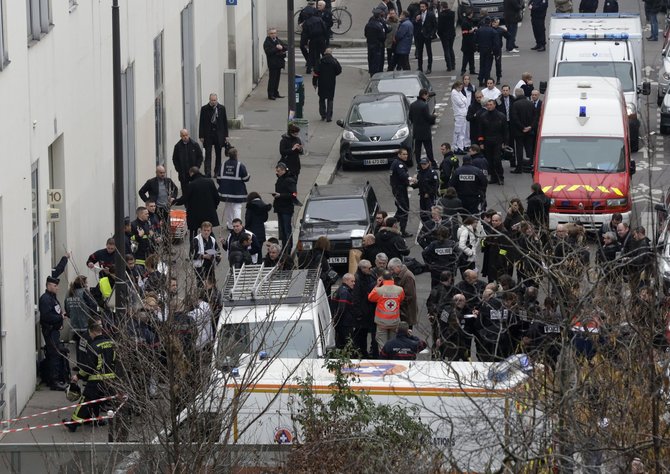 „Reuters“/„Scanpix“ nuotr./Ginkluoti užpuolikai atakavo „Charlie Hebdo“ redakciją