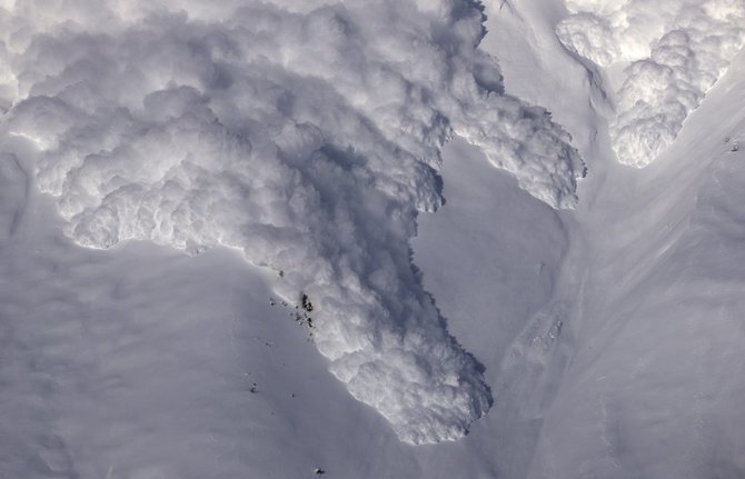 „Reuters“/„Scanpix“ nuotr./Sniego lavina Šveicarijoje 