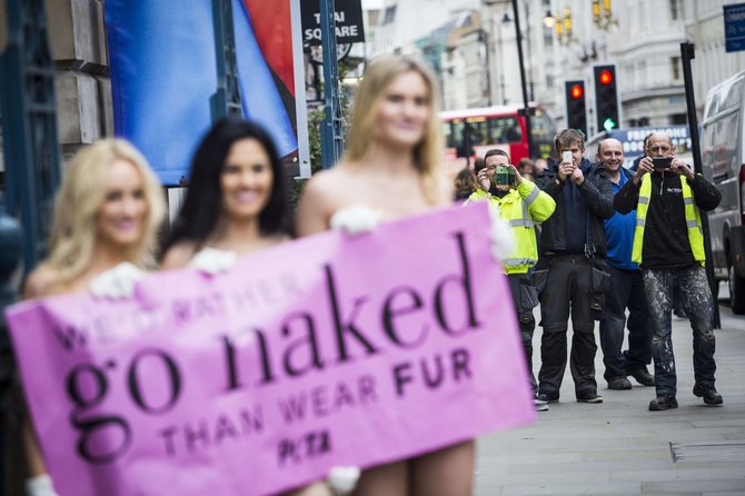 AFP/„Scanpix“ nuotr./PETA protestas Londone