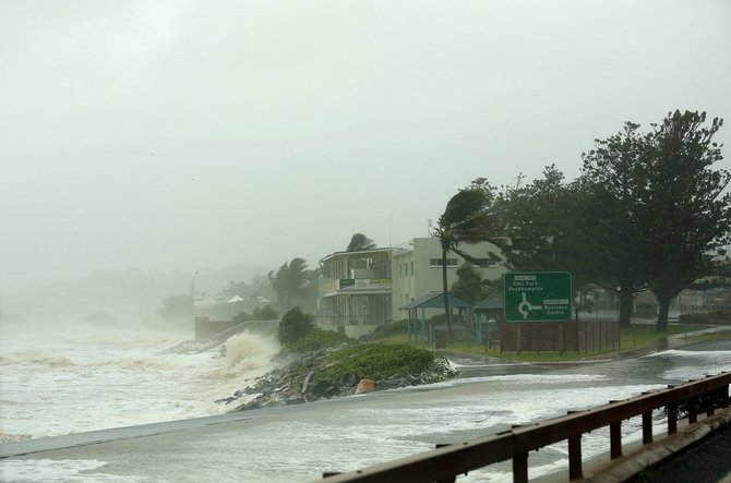 AFP/„Scanpix“ nuotr./Šiaurės Australija pasiekė du tropiniai audros