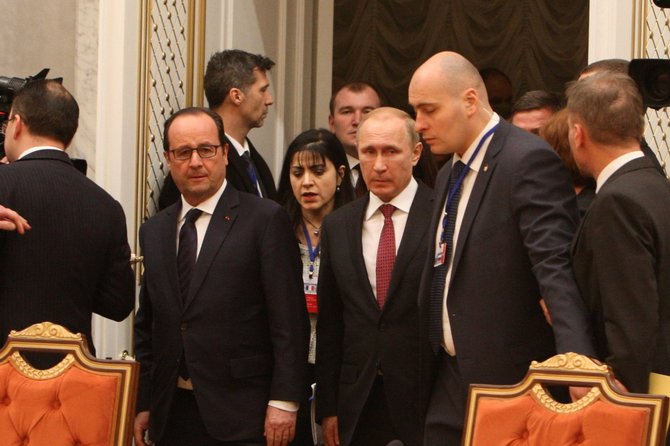 „Scanpix“/„Xinhua“/„Sipa USA“ nuotr./Prancūzijos prezidentas Francois Hollande'as ir Rusijos prezidentas Vladimiras Putinas
