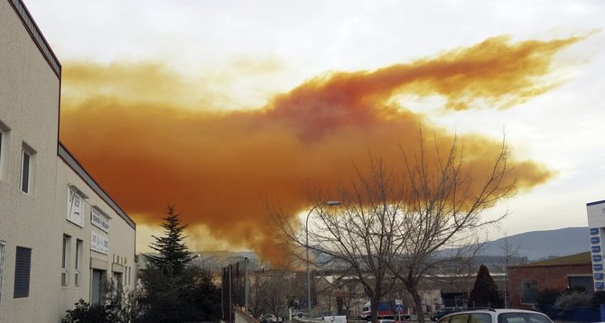 „Reuters“/„Scanpix“ nuotr./Toksinių medžiagų debesis