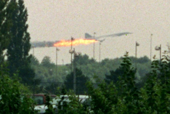 „Reuters“/„Scanpix“ nuotr./Dega „Air France“ konkordas, kelios akimirkos prieš sudūžima (2000 m. liepos 25 d.)