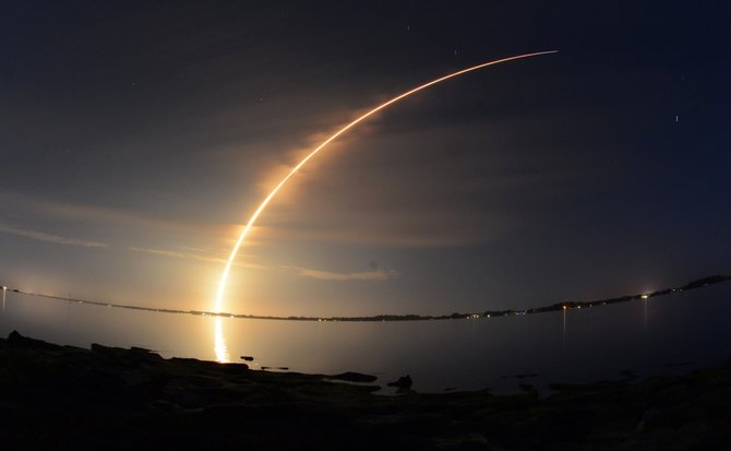 „Scanpix“/AP nuotr./„SpaceX“ raketos pakilimas