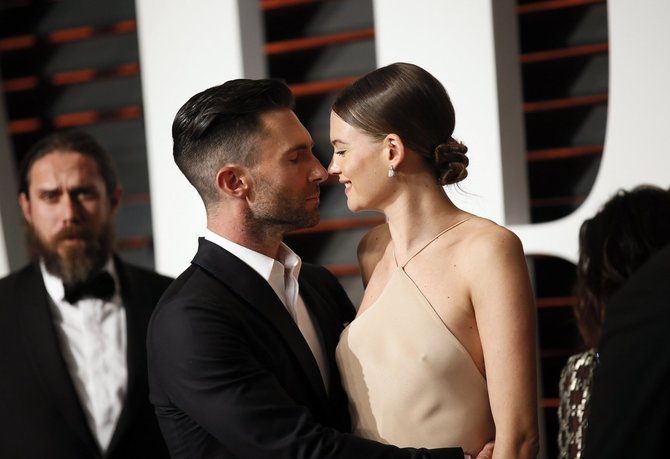 Adamas Levine su žmona Behati Prinsloo 2