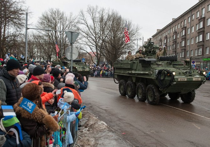 AFP/„Scanpix“ nuotr./JAV kariai per karinį paradą Narvoje