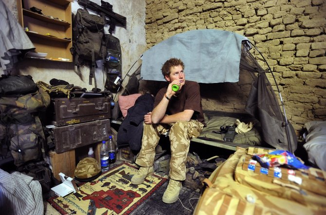 „Reuters“/„Scanpix“ nuotr./Princas Harry Afganistane (2008 m.)