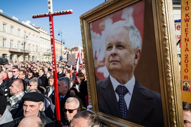 AFP/„Scanpix“ nuotr./Varšuvoje paminėtos Lecho Kaczynskio žūties metinės