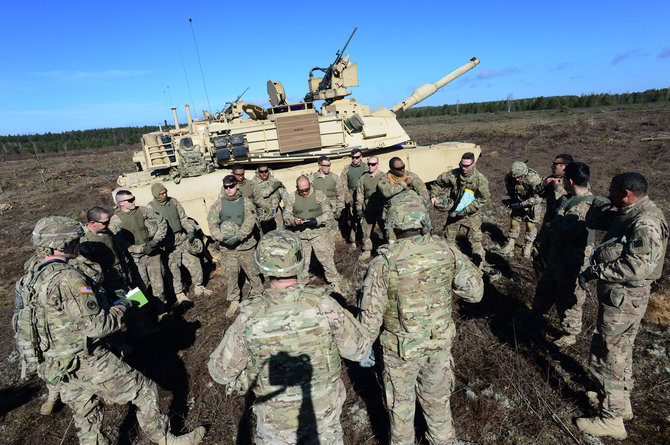 Alfredo Pliadžio nuotr./Karinės pratybos su JAV kariuomenės tankais „Abrams“