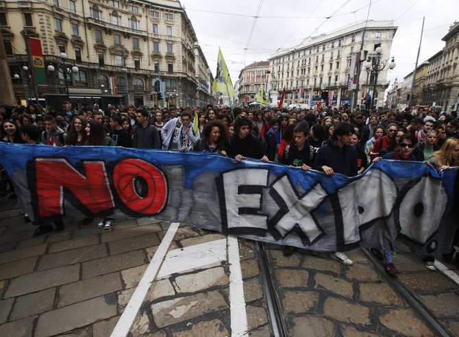 „Scanpix“/AP nuotr./Demonstrantai Milane