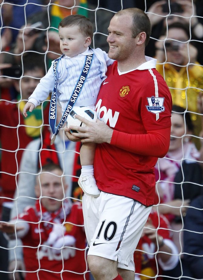 Wayne Rooney su savo sūnum