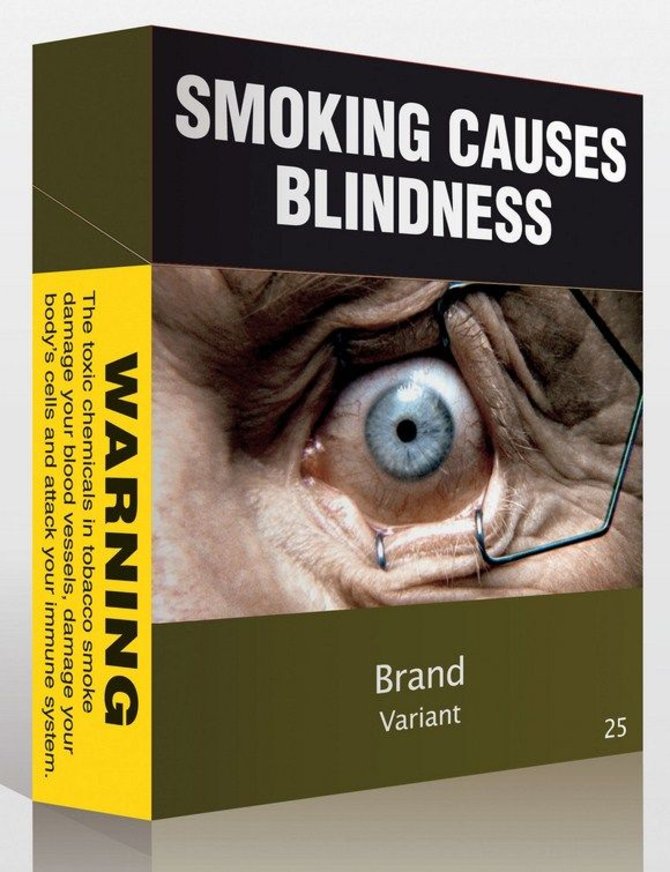 AFP/„Scanpix“ nuotr./Australijoje pardavinėjami cigarečių pakeliai su perspėjimu „Rūkymas sukelia aklumą“