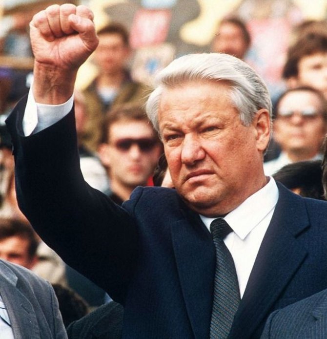 AFP/„Scanpix“ nuotr./Borisas Jelcinas 1991 metų rugpjūčio 24-ąją