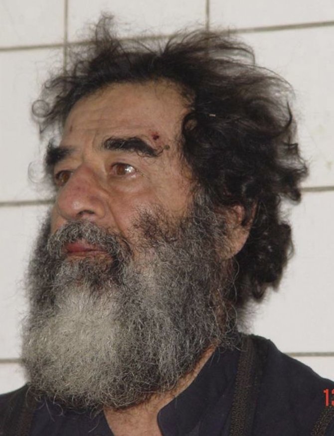 „Reuters“/„Scanpix“ nuotr./Sulaikytas Saddamas Husseinas (2003 m. gruožio 14 d.)