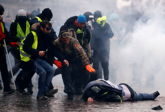 „Reuters“/„Scanpix“ nuotr./„Geltonųjų liemenių“ protestuotojai