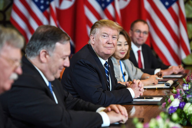 AFP/„Scanpix“ nuotr./Donaldas Trumpas ir Kim Jong Unas