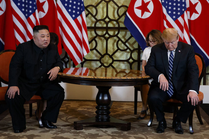 „Scanpix“/AP nuotr./Donaldas Trumpas ir Kim Jon UnasDonaldas Trumpas ir Kim Jong Unas