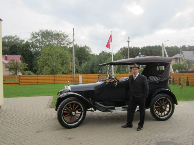 Asmeninio archyvo nuotr./R.Kardelis ir 1922 m. gamybos „Dodge Brothers“