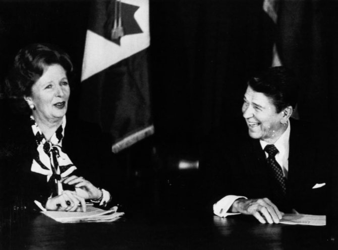 „Reuters“/„Scanpix“ nuotr./Margaret Thatcher ir JAV prezidentas Ronaldas Reaganas (1985 m.)