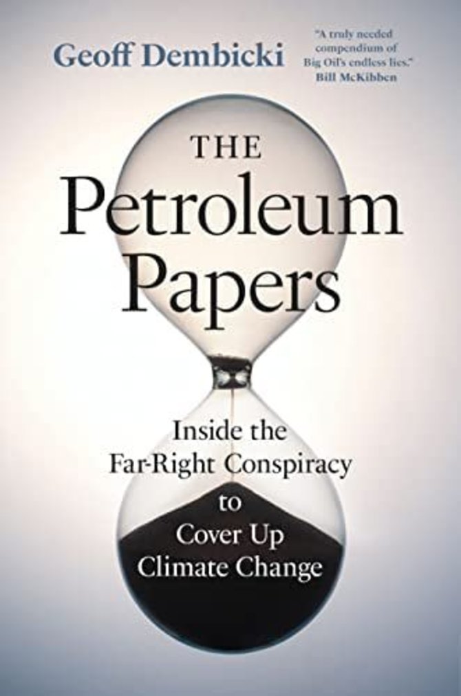 Knygos viršelis/Knyga „The Petroleum Papers“